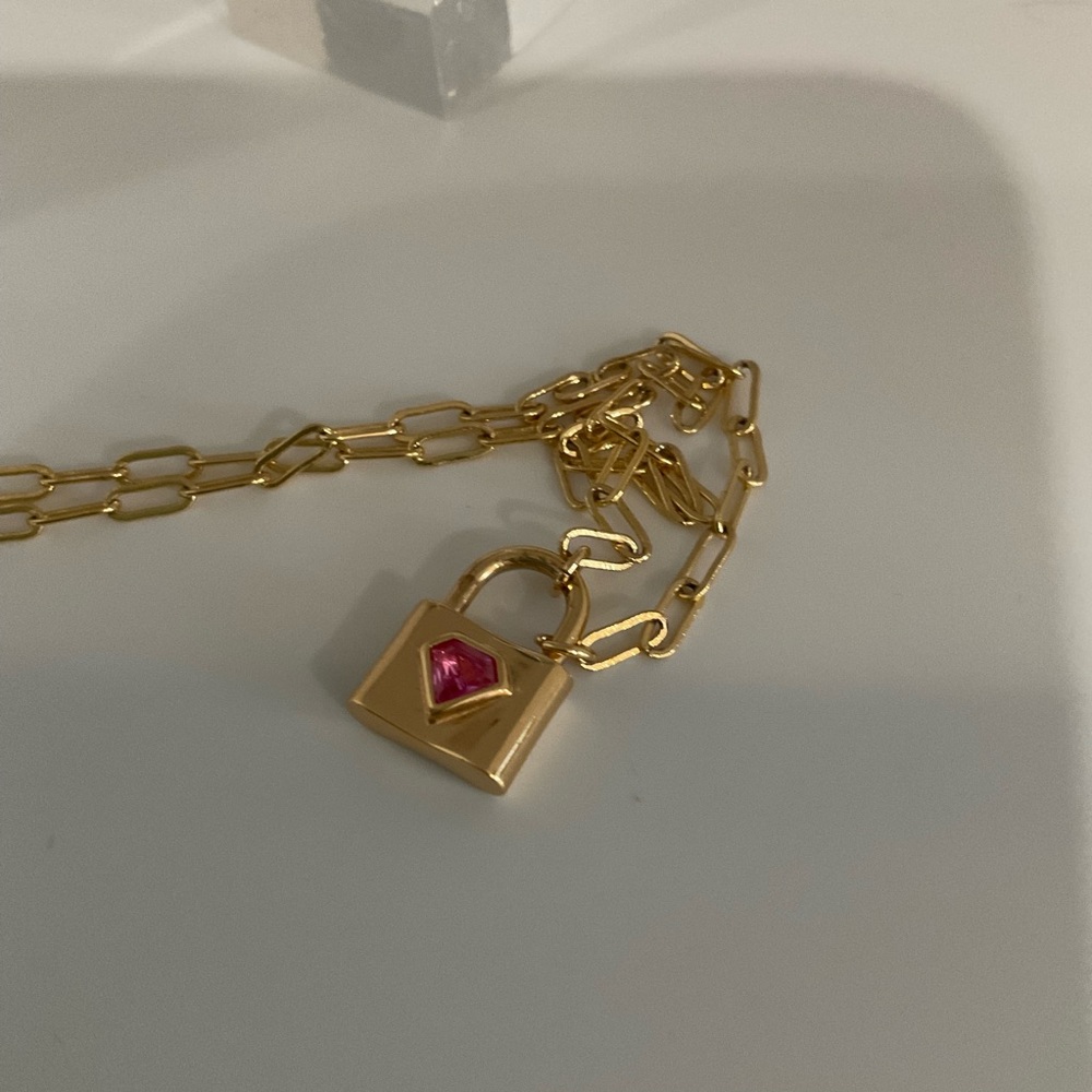Paperclip chain with heart lock pendant